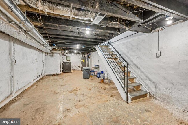 Building Photo - 5719 Cambridge St