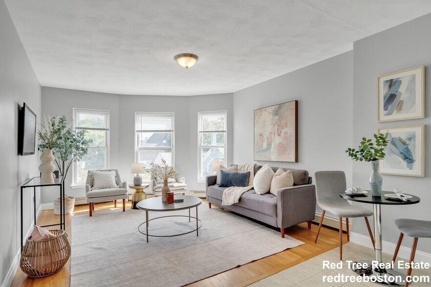 Building Photo - 73 River St