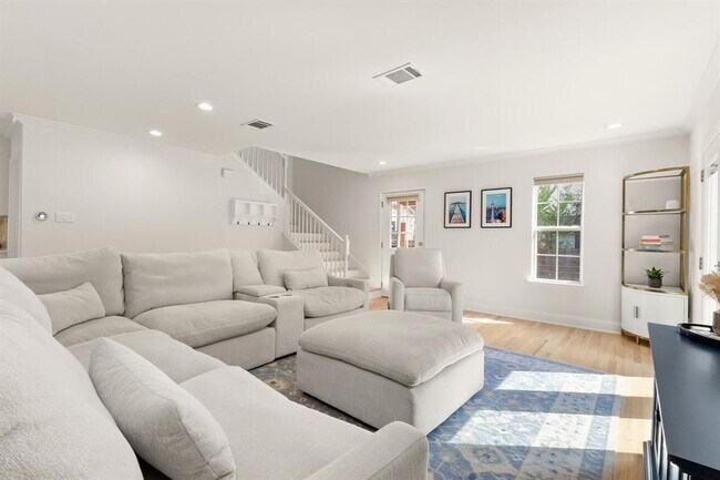 Building Photo - 4312 Rosedale Ave