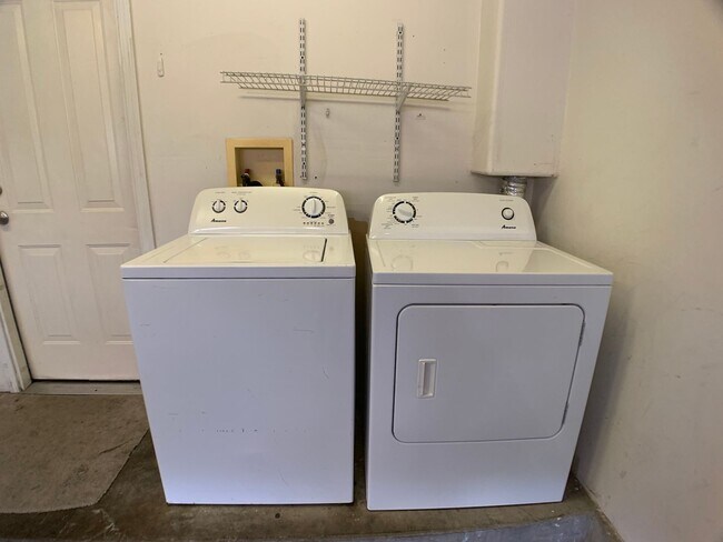 Building Photo - 3 bedrooms with A/C & 2 car garage in Ewa Beach (Spinnaker Place Townhomes)!