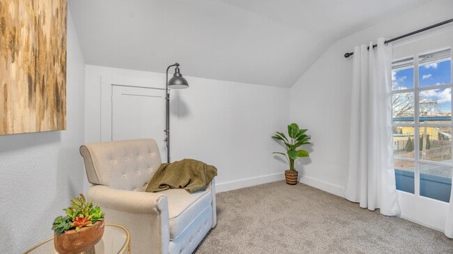 Building Photo - 715 N 14th St