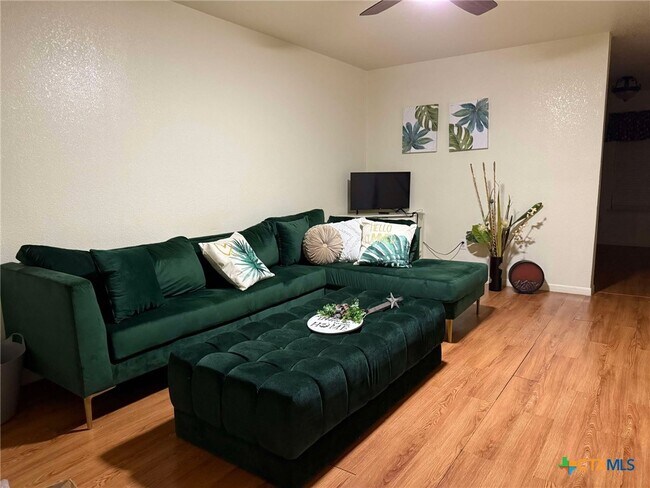 Building Photo - 1008 Circle M Dr