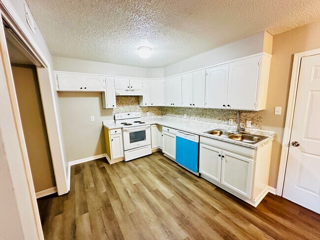 Building Photo - A Great Living Space in the Heart of the C...