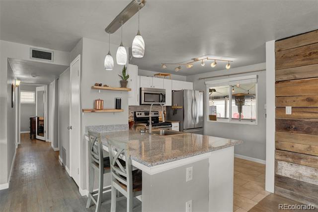Building Photo - 2511 Bonfoy Ave