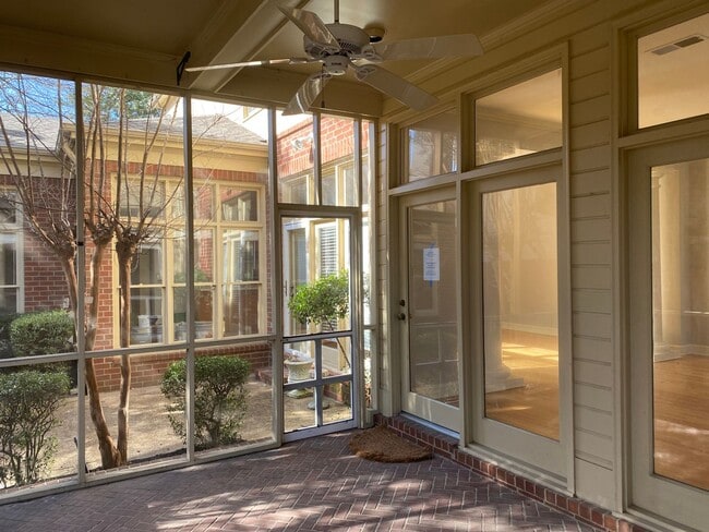 Building Photo - Great Location, close to Everything Harbor Town. Overlooks pond Beautiful view!  Pets allowed wit...