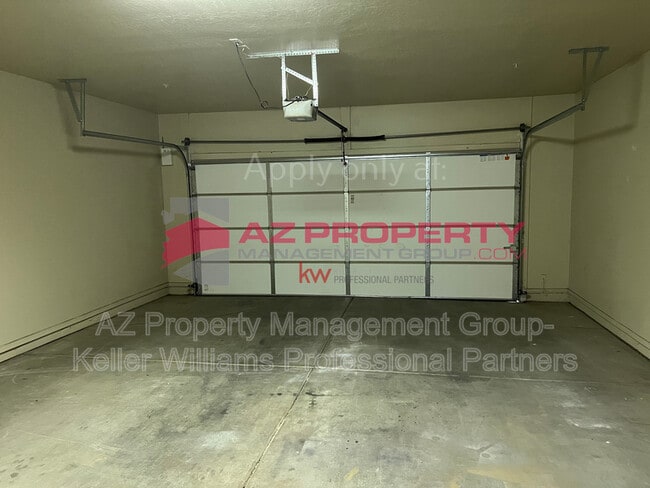 Building Photo - 955 E Knox Rd