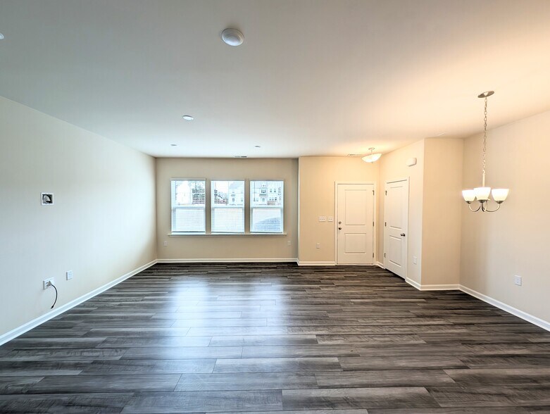 Building Photo - 5613 Edessa Ave