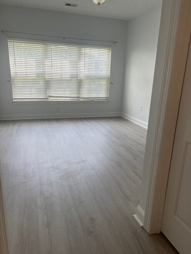 Building Photo - 5090 Windsor Green Way