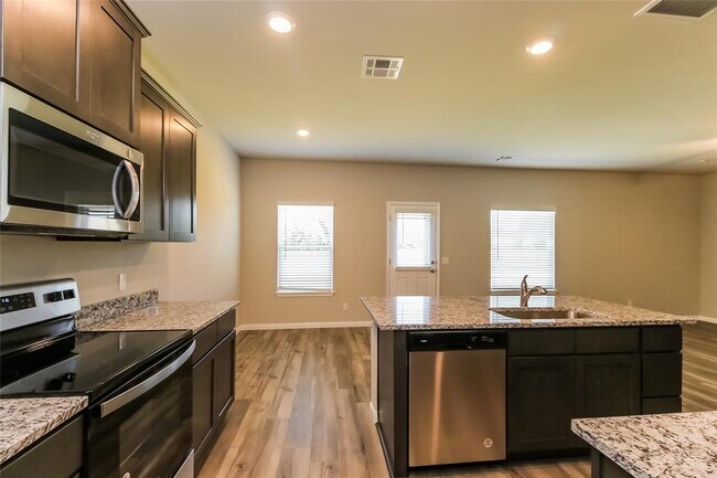 Building Photo - 1607 Crimson Lake Blvd