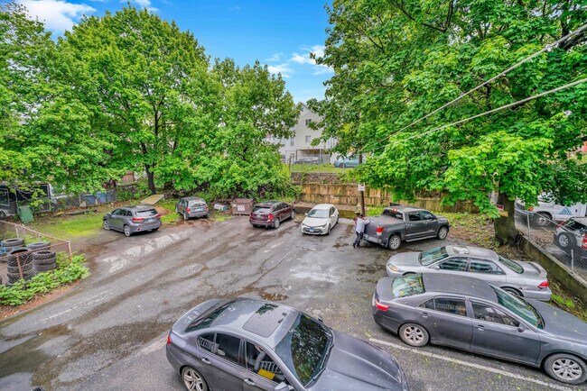 Building Photo - 915 S Main St