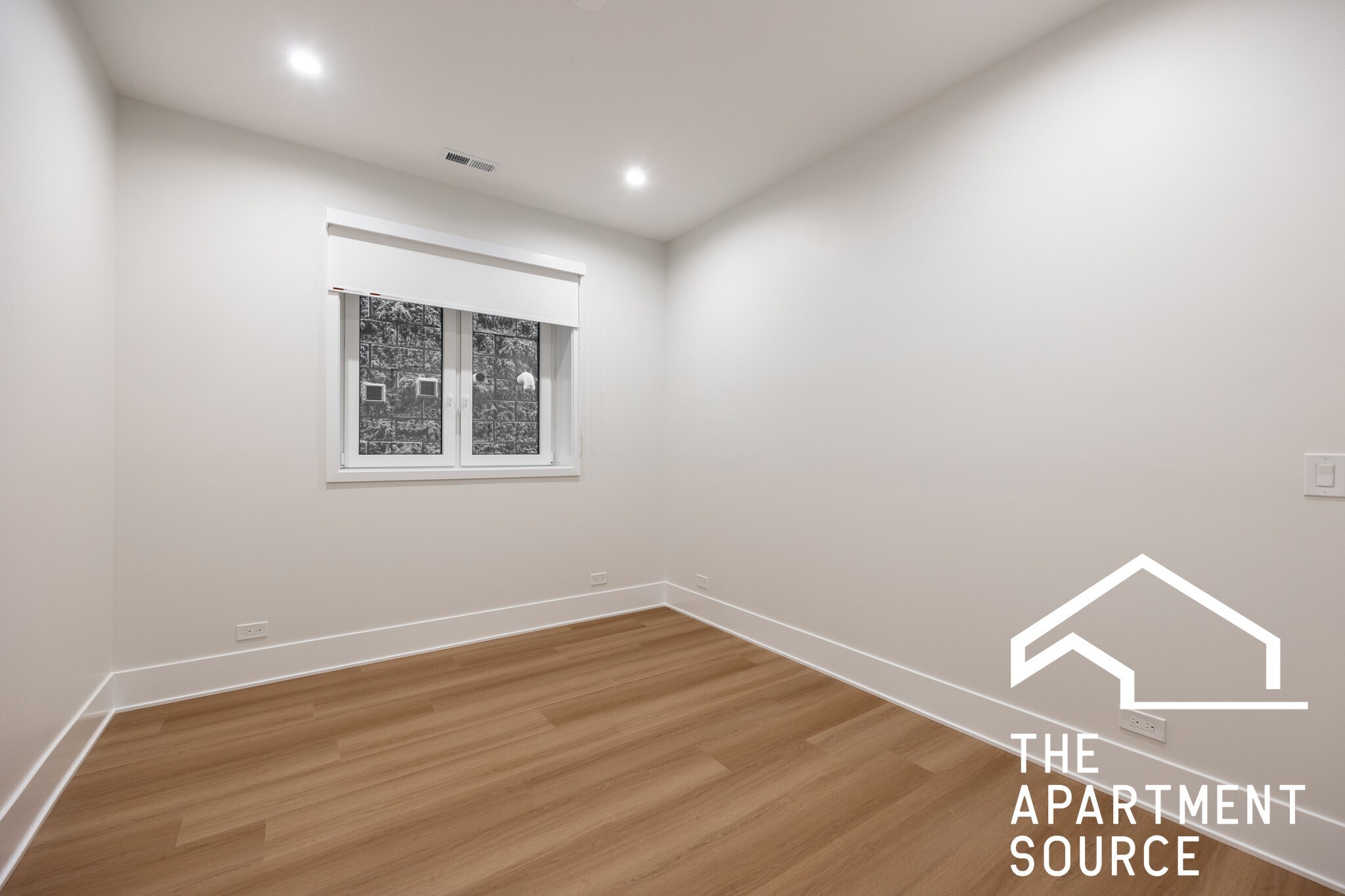 Building Photo - 1620 W Grand Ave