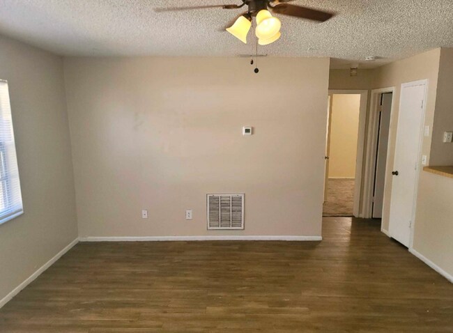 Building Photo - 15696 Bolesta Rd