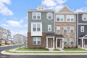 Building Photo - 1624 Aster Ln