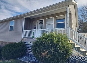 Building Photo - 1303 Lawrence St