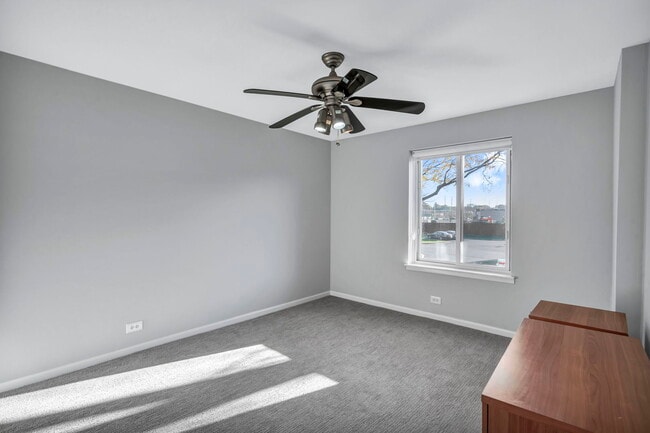 Building Photo - 5400 Astor Ln