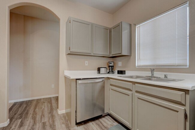 Building Photo - 5525 W Flamingo Rd