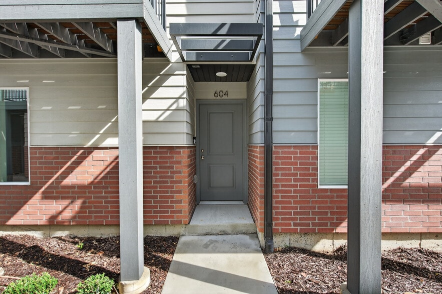 Building Photo - 1146 S Redwood Rd