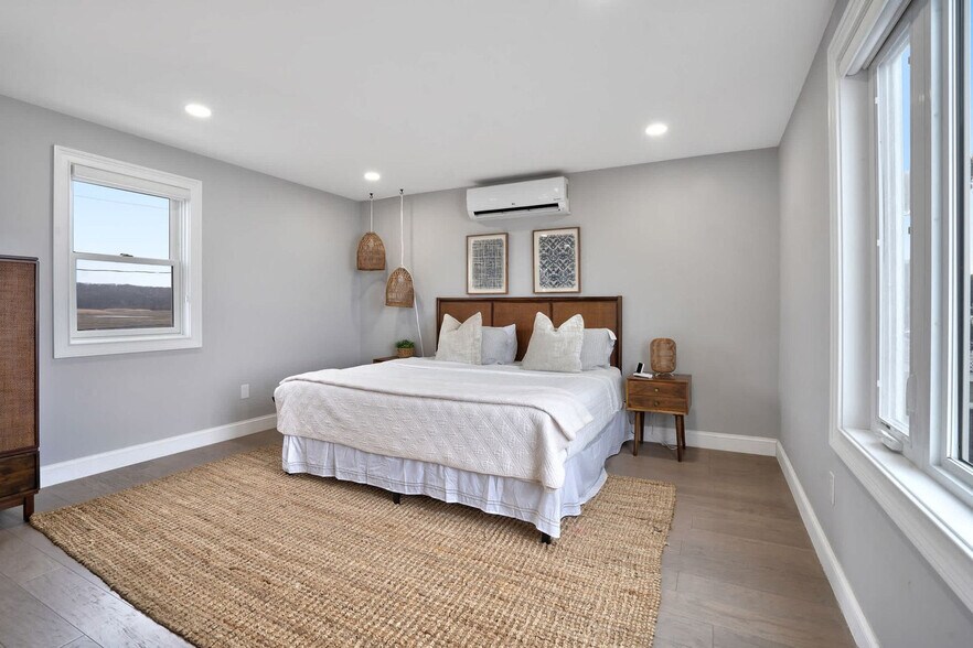 Building Photo - 184 Creek Rd