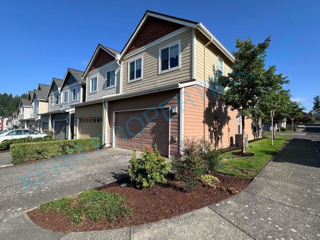 Building Photo - Charming 2-Bed Townhouse Retreat with 2.5 ...