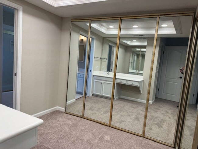 Building Photo - Gorgeous 2 story 5 bedroom home w/pool in ...