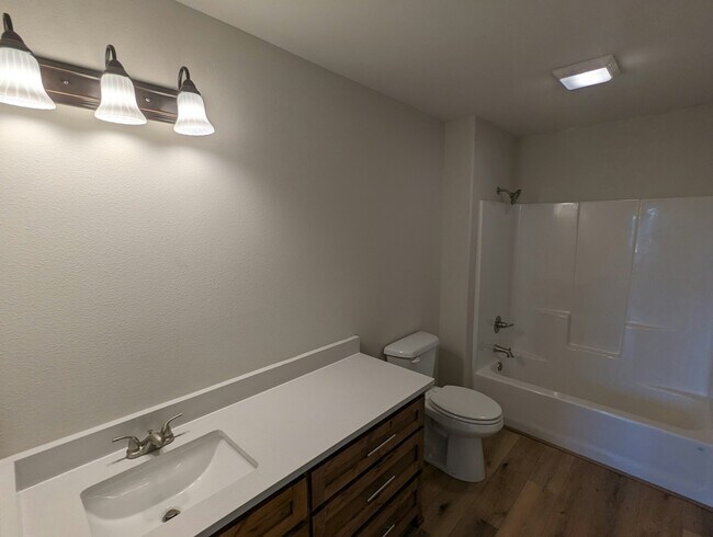 Building Photo - 137 S Bluff Ave