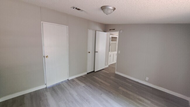 Building Photo - 40 Ginger Ln