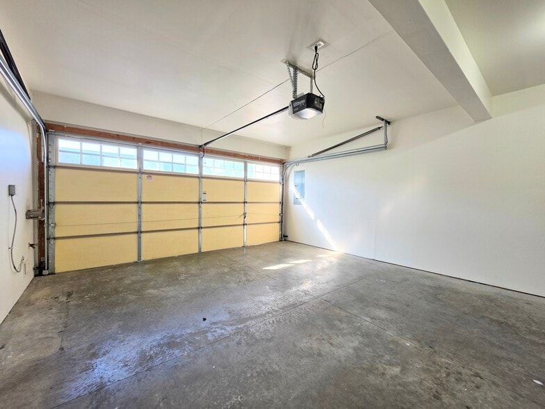 Building Photo - 521 Fox Ridge Ln