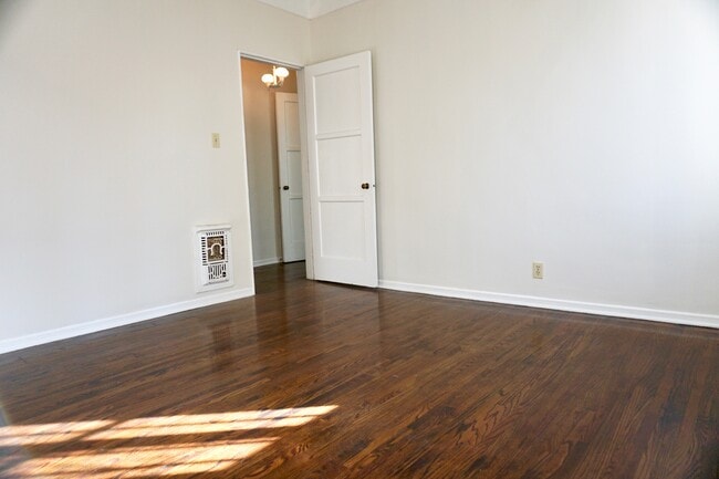 Building Photo - 5432 Russell Ave