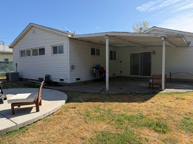 Building Photo - 3163 Portsmouth Dr