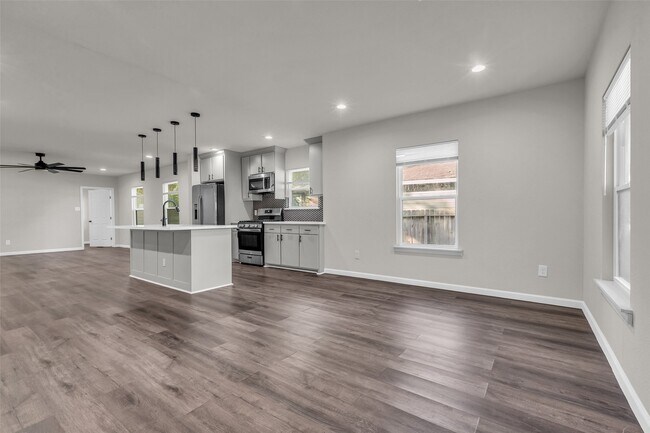Building Photo - 116 Gans St