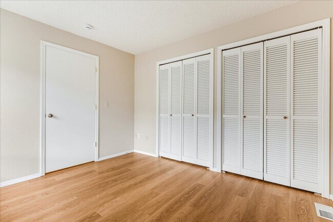Building Photo - 5150 S Landing Dr