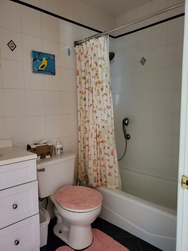 Building Photo - 2 Thornapple Rd