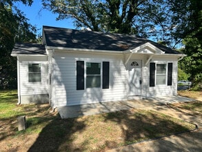 Building Photo - 308 Oakhurst Ave