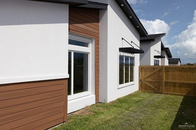 Building Photo - 14 Hidalgo Cir