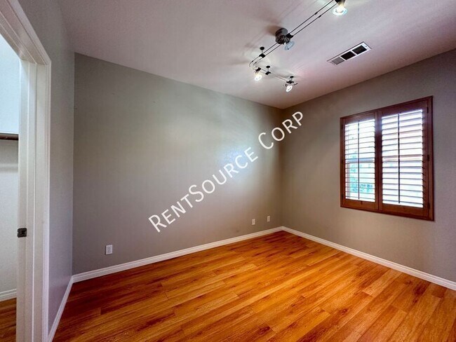 Building Photo - 28479 Falcon Crest Dr