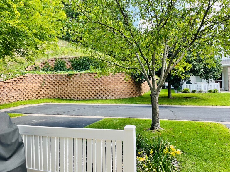 Private area nice location - 739 Maple Hills Dr