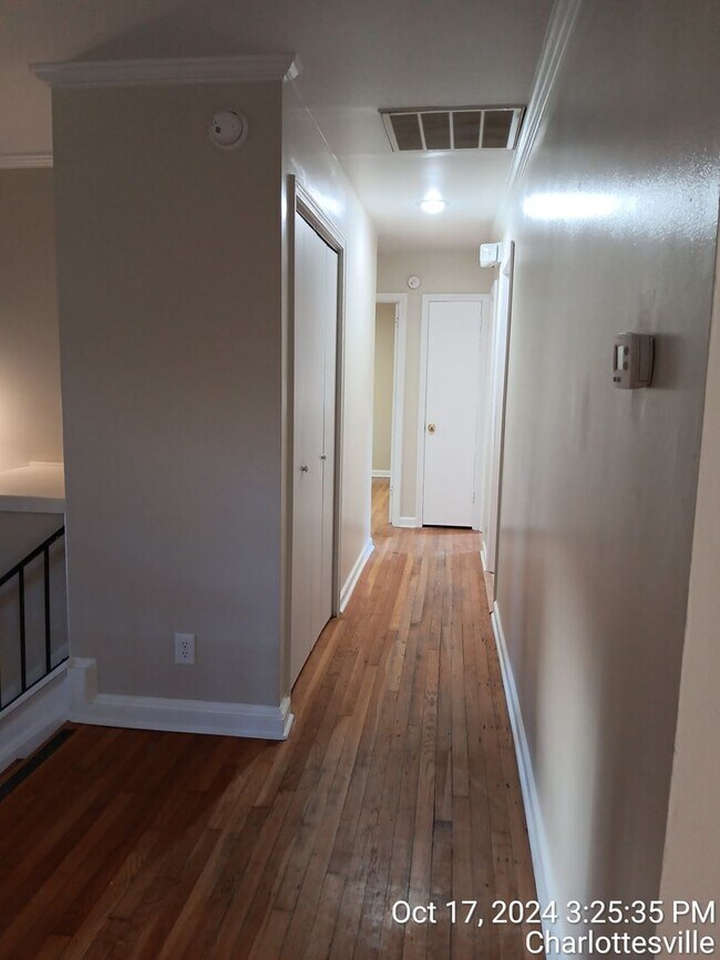 Building Photo - Spacious 5-Bedroom 2 Bath  Home in Historic Downtown Charlottesville