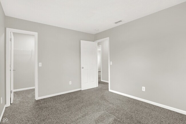 Building Photo - 5761 Cantigny Way S