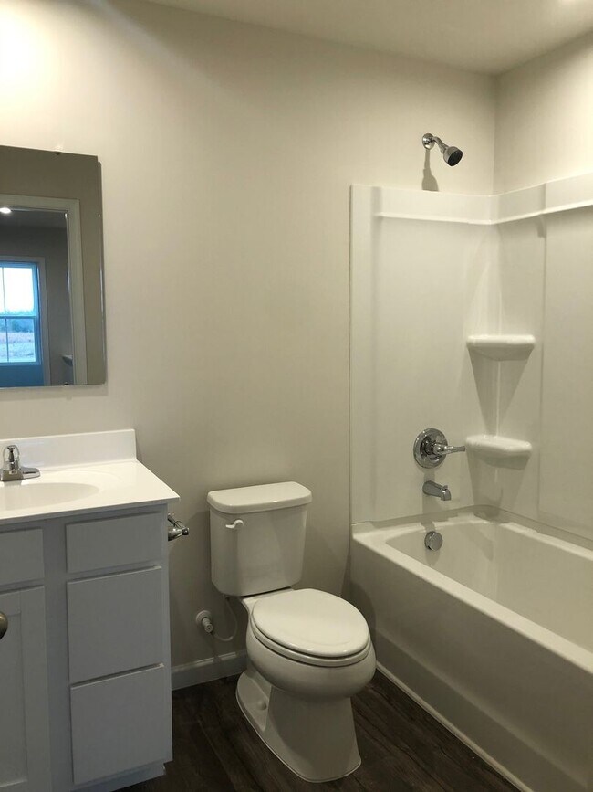 Building Photo - Beautiful *Like New* Home  in Christiana!