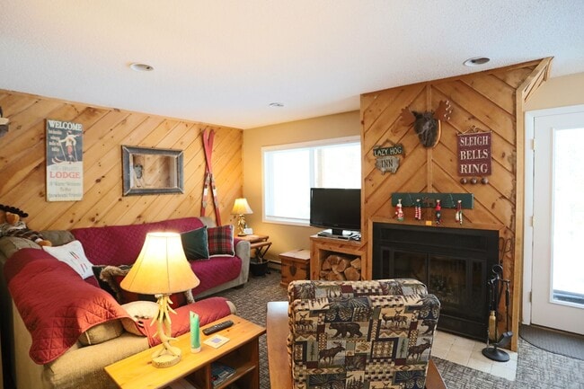 Building Photo - Seasonal 6 Month Lease Available!  $1,700/ mo Charming Two-Bedroom Condo in Waterville, NH!