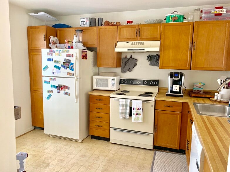 Kitchen - 2920 Yarling Ct