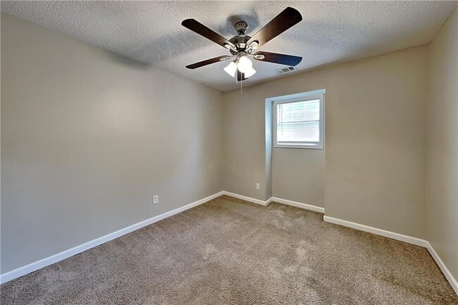 Building Photo - 4956 W Ridge Dr