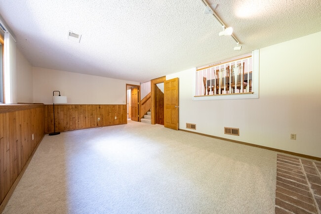 Building Photo - 17420 Barrington Ct
