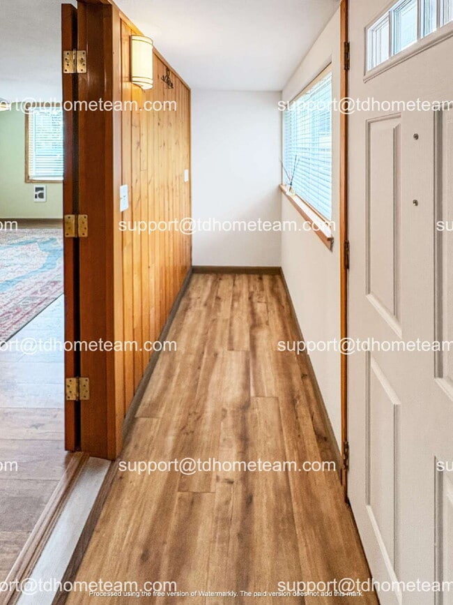 Building Photo - "Charming 2-Bed Gem in Renton with Granite Elegance – 620 sqft of Cozy Living!"