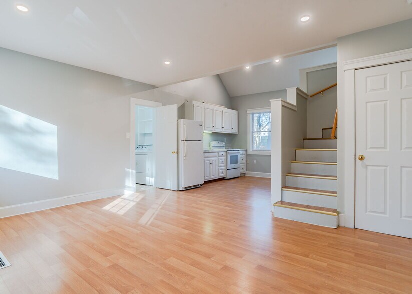 Building Photo - 8 Western Ave