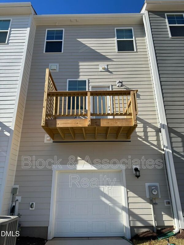 Building Photo - 608 Gimari Dr