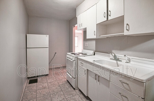 Building Photo - 81 N Hampton Rd