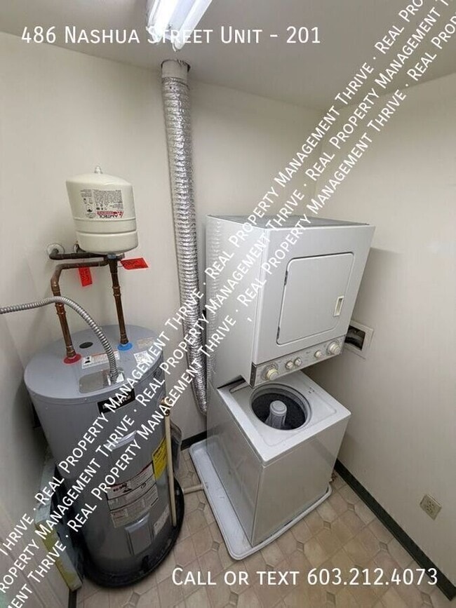 Building Photo - 486 Nashua St