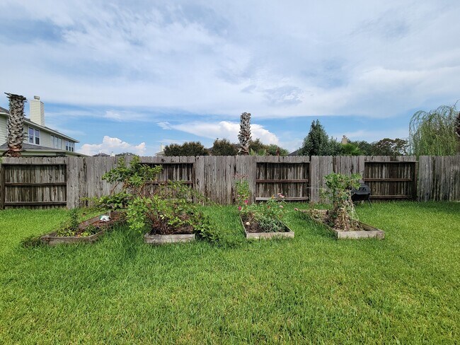 Building Photo - 819 Arlington Ln