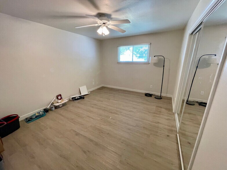 Building Photo - 320 S 400 E